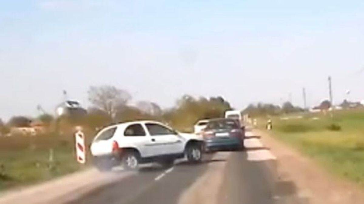 Vakon előzött Ceglédnél, elképesztő dolog történt, miután észrevette, hogy jönnek szemből - videó