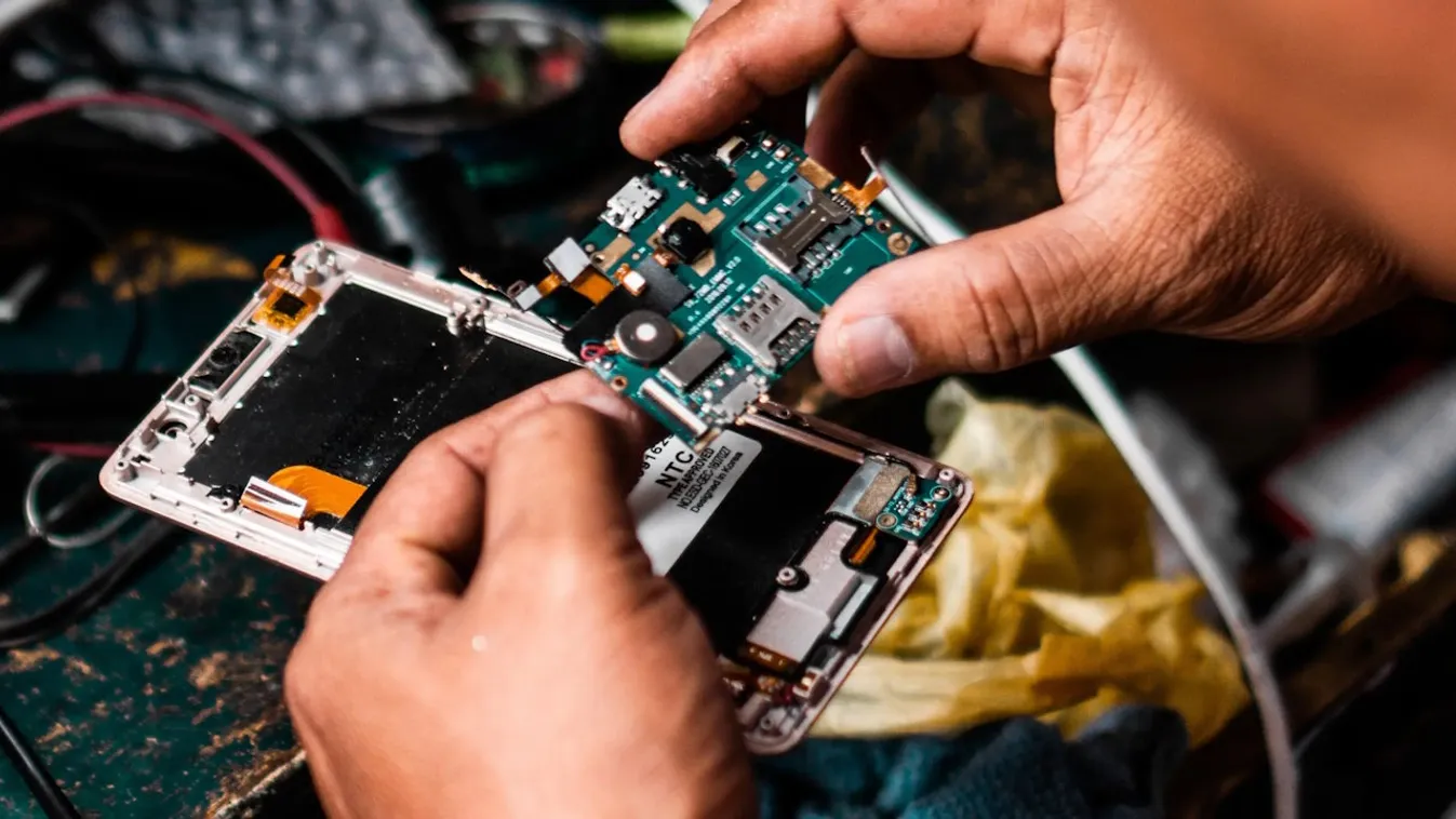 elektronikai hulladék mobil javítás újrahasznosítás recycling repair e-waste