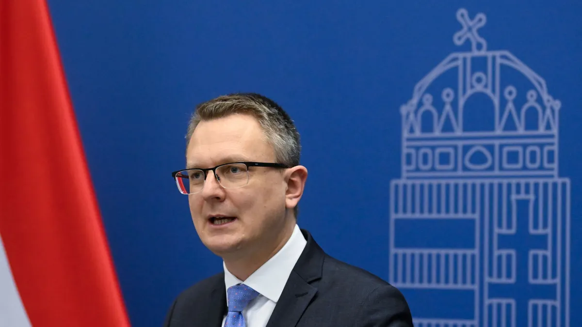 Rétvári Bence: Újabb kétszázezer diák kap notebookot az államtól