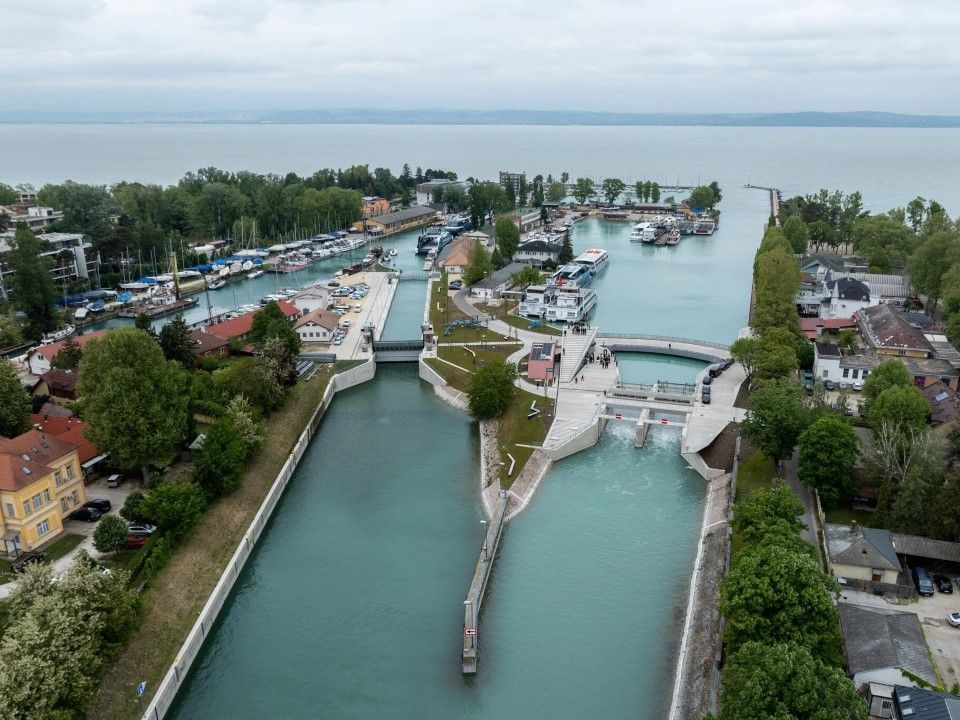 Korszakváltás a magyar tenger partján – Turisztikai attrakcióként is hasznosítják a modernizált siófoki zsilipet, Sió-zsilip, Siózsilip