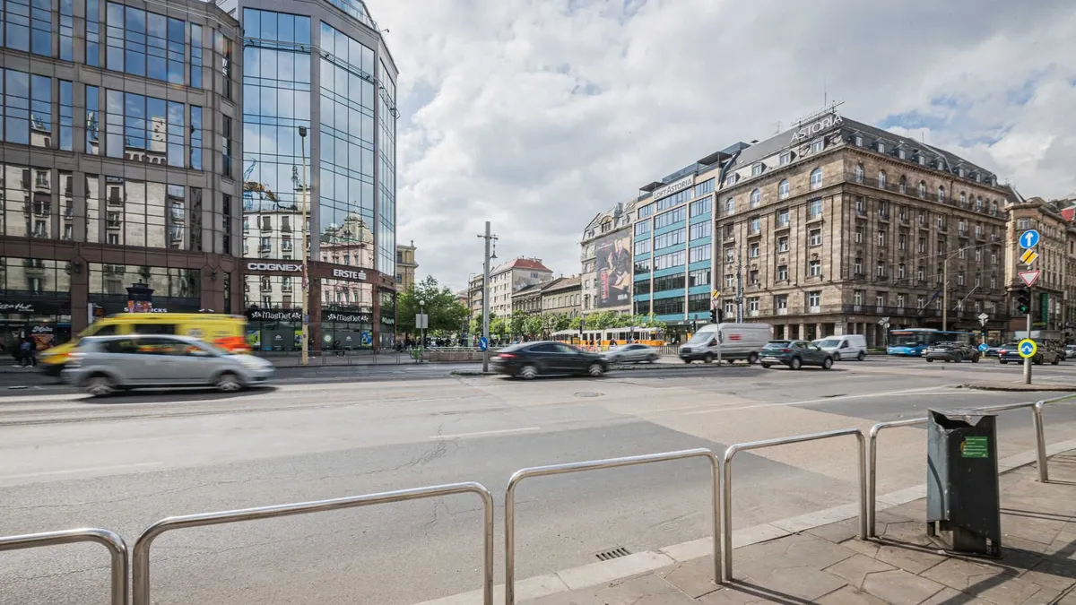 Óriási dugók és káosz lehet a közlekedésben a következő napokban Budapesten