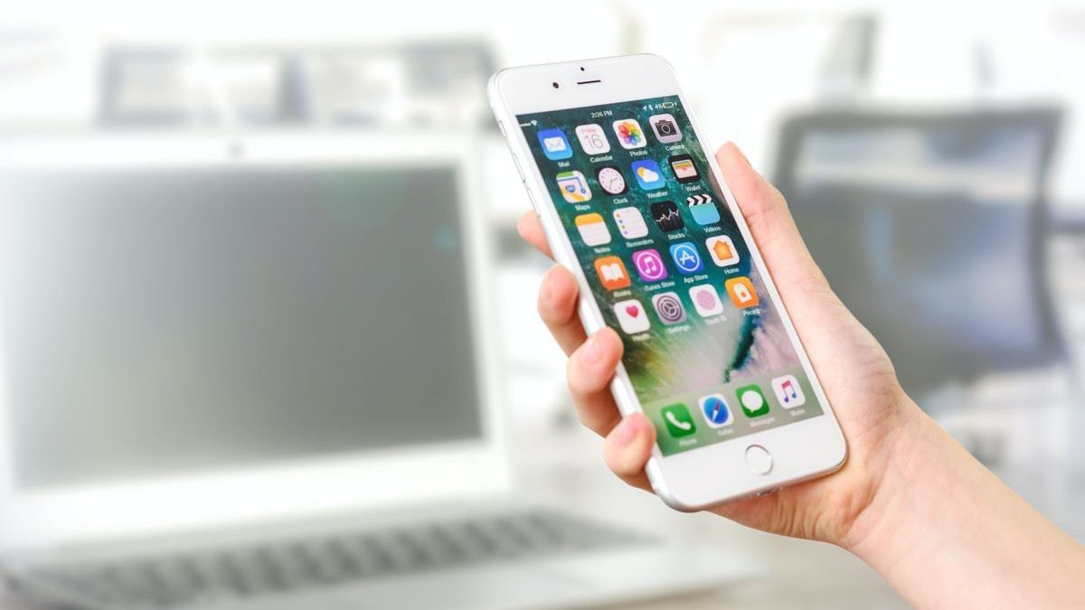 Az Apple fontos figyelmeztetést adott ki az iPhone-okról - mutatjuk, kiket érint!