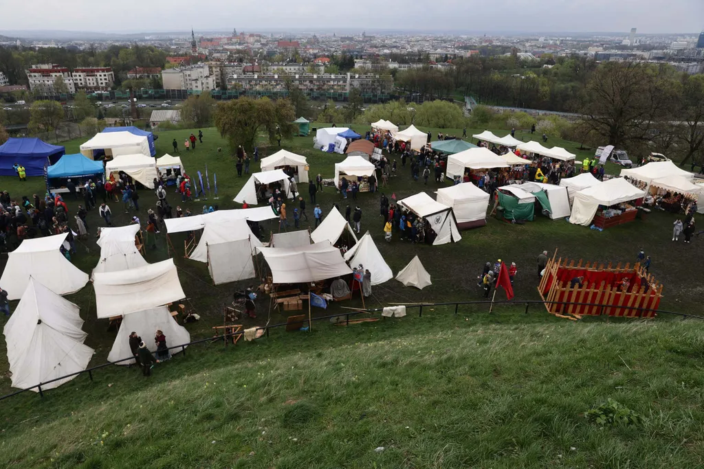  Rekawka, Krakus-halom, Krakkó, Lengyelország, hagyományőrzők, 