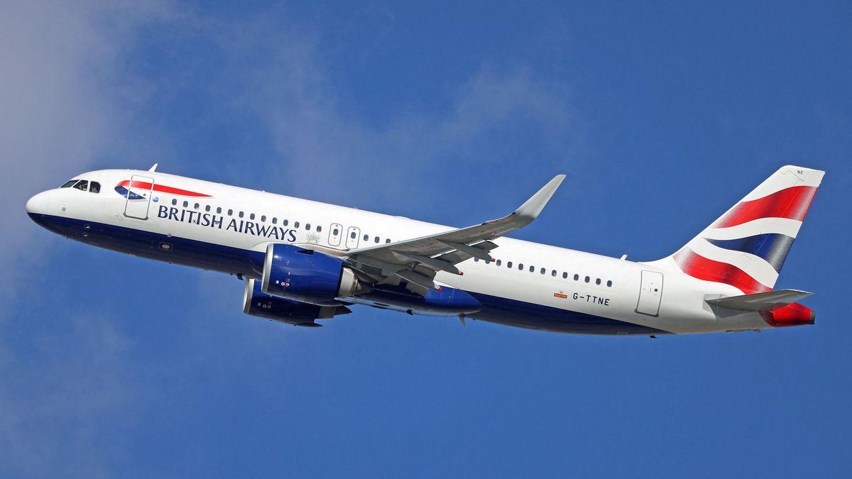 Hazarendelték a British Airways egyik stewardessét a Maldív-szigetekről, miután részegen verekedett egy szállodában