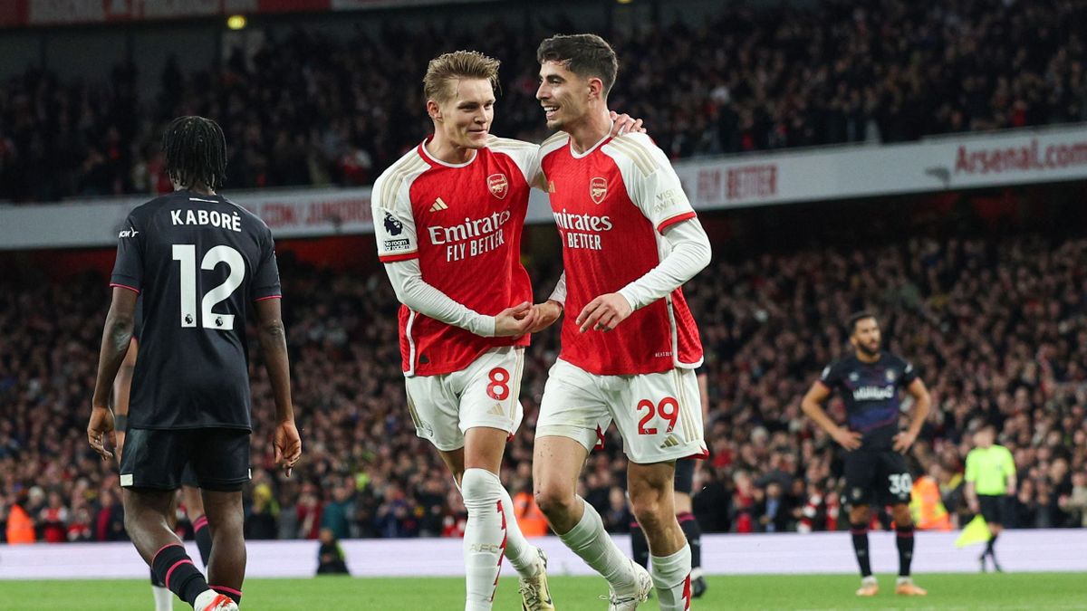Nem hibázott az Arsenal, megelőzték Szoboszlaiékat