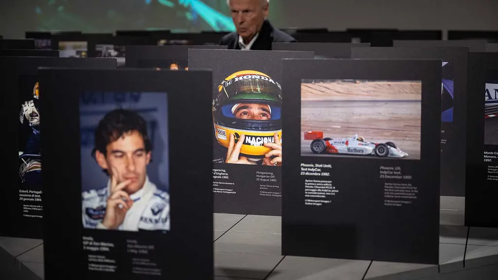 Ayrton Senna, pilóta, F1, F1-es pilóta, kiállítás, "Ayrton Senna Forever", gyűjtemény, halálának 30. évfordulója , Museo dell'Automobile, Torinó, 