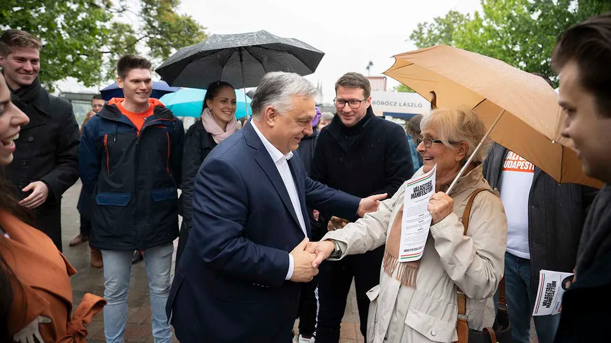 A budapesti kampánykörútról osztott meg képeket Orbán Viktor