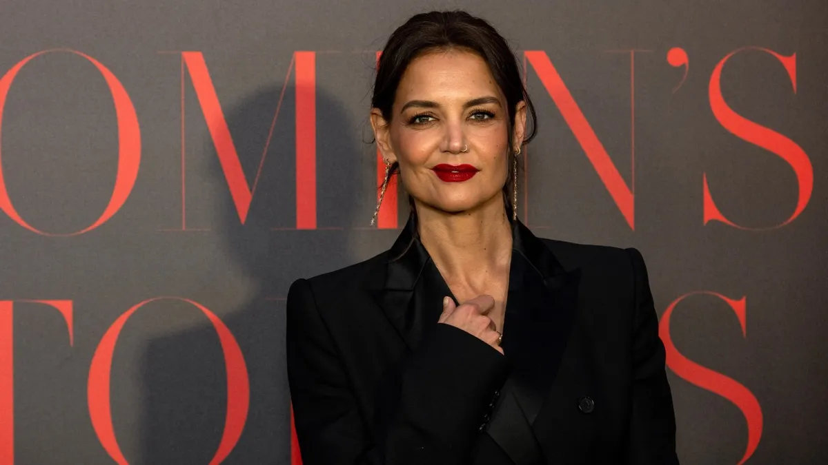 Nanushka: így pózolt benne Katie Holmes