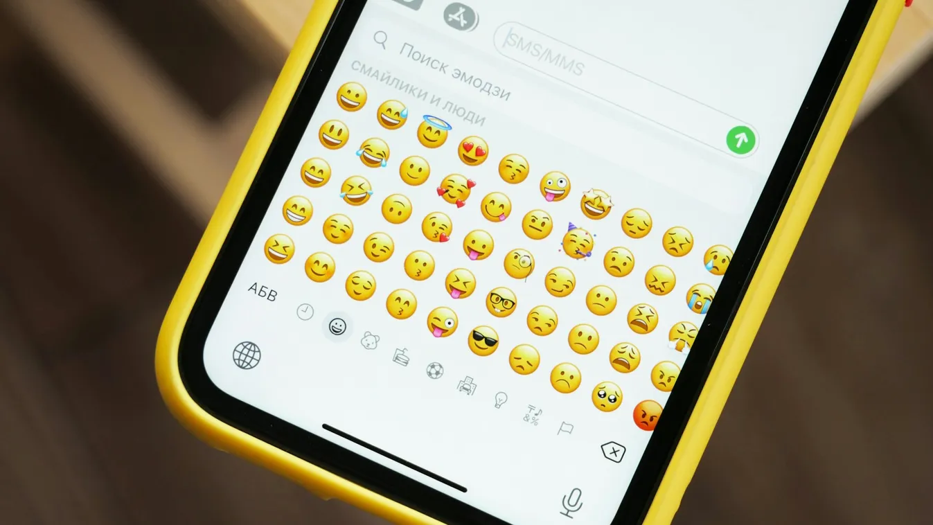 mobil emoji chat csevegés chatelés emotikon