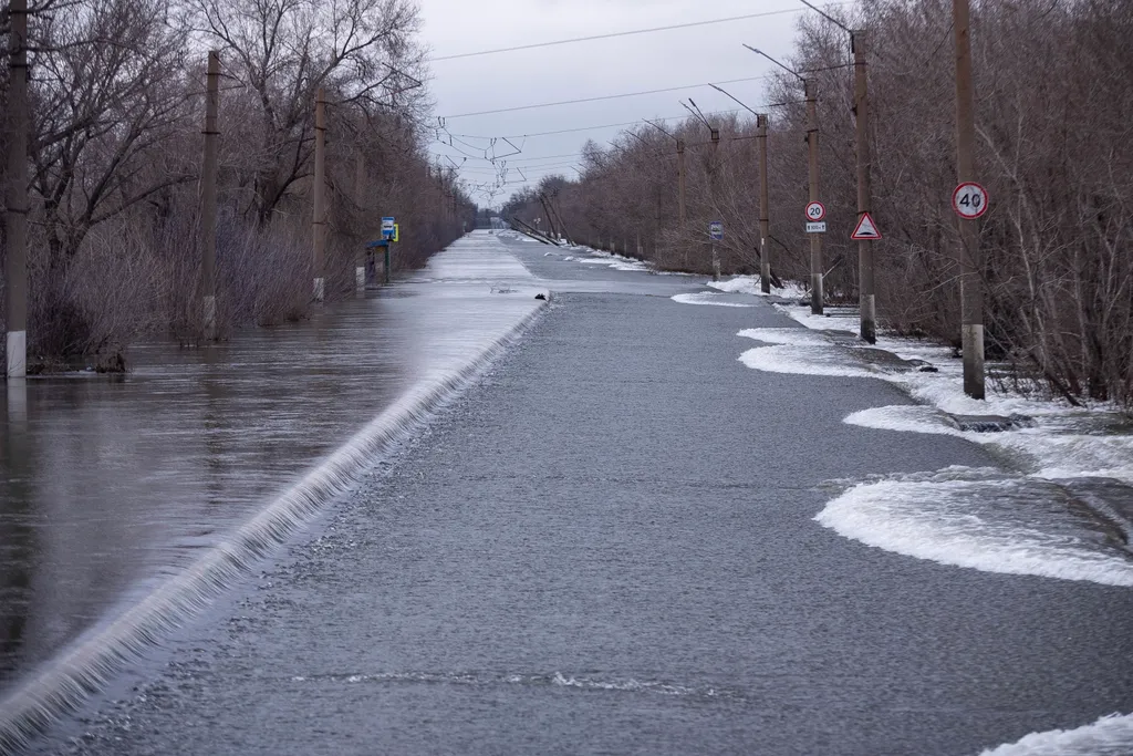 Árvíz Oroszországban: szükségállapotot vezettek be Kurgan megyében, árvízoroszországban, 2024.04.09.