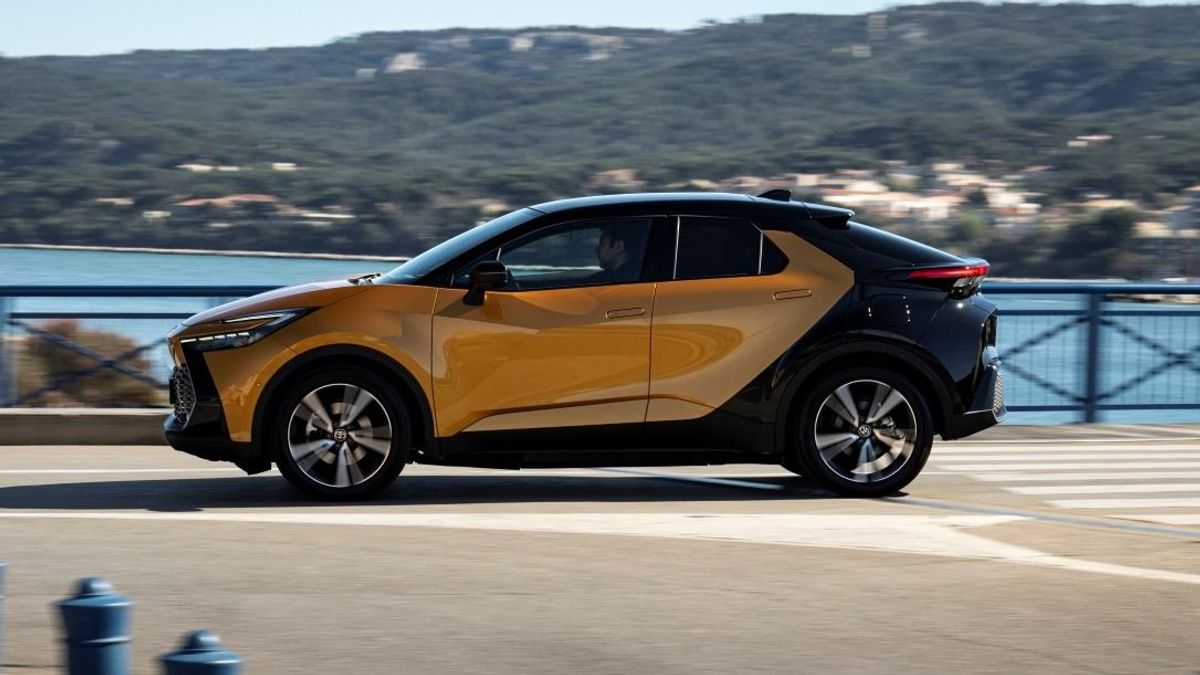 Még ritkább vendég lesz a benzinkutakon - Toyota C-HR PHEV menetpróba