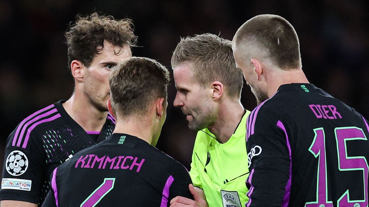 Őrjöngenek a Bayernnél minden idők leggyávább bírója miatt - videó