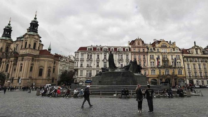 Elegük van a prágaiaknak a turistákból, meglepő dolgot tervez a város