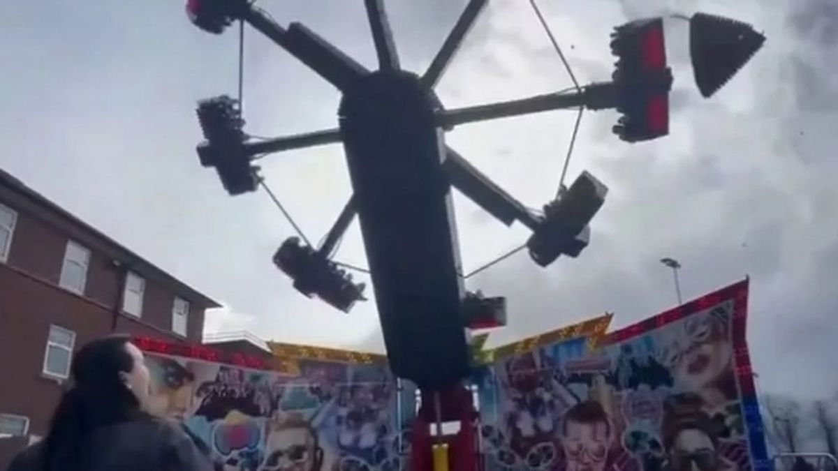 Menet közben kezdett szétesni egy hullámvasút egy brit fesztiválon - videó