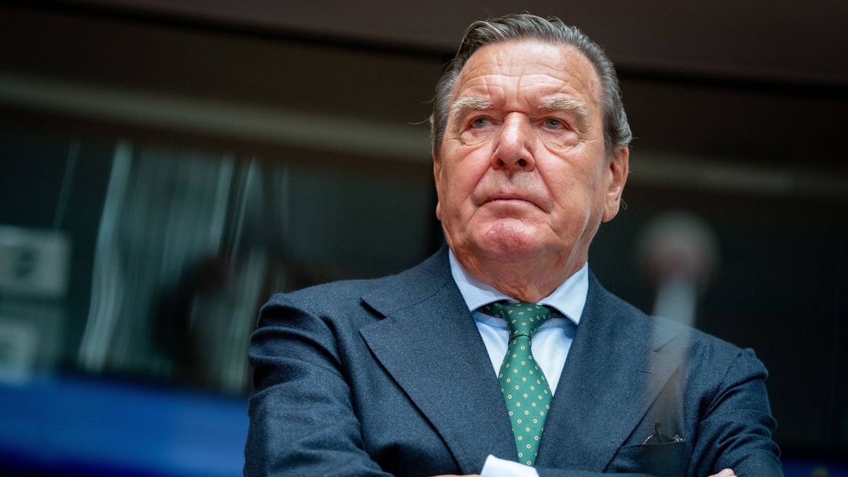 Orbán Viktor üzent Gerhard Schrödernek