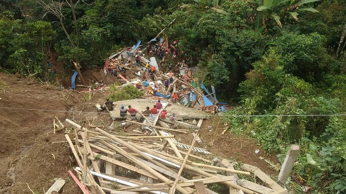Megtalálták az indonéziai földcsuszamlás utolsó két halálos áldozatának holttestét