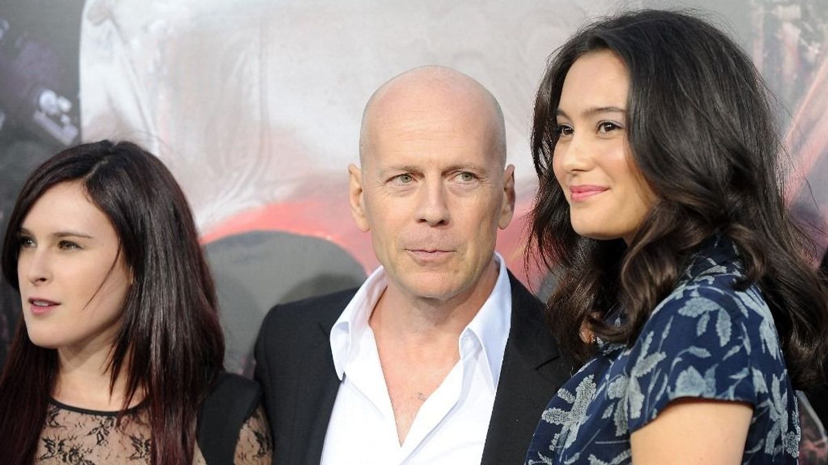 Szülés közben készült fotókat mutatott gyereke születésnapján Bruce Willis lánya