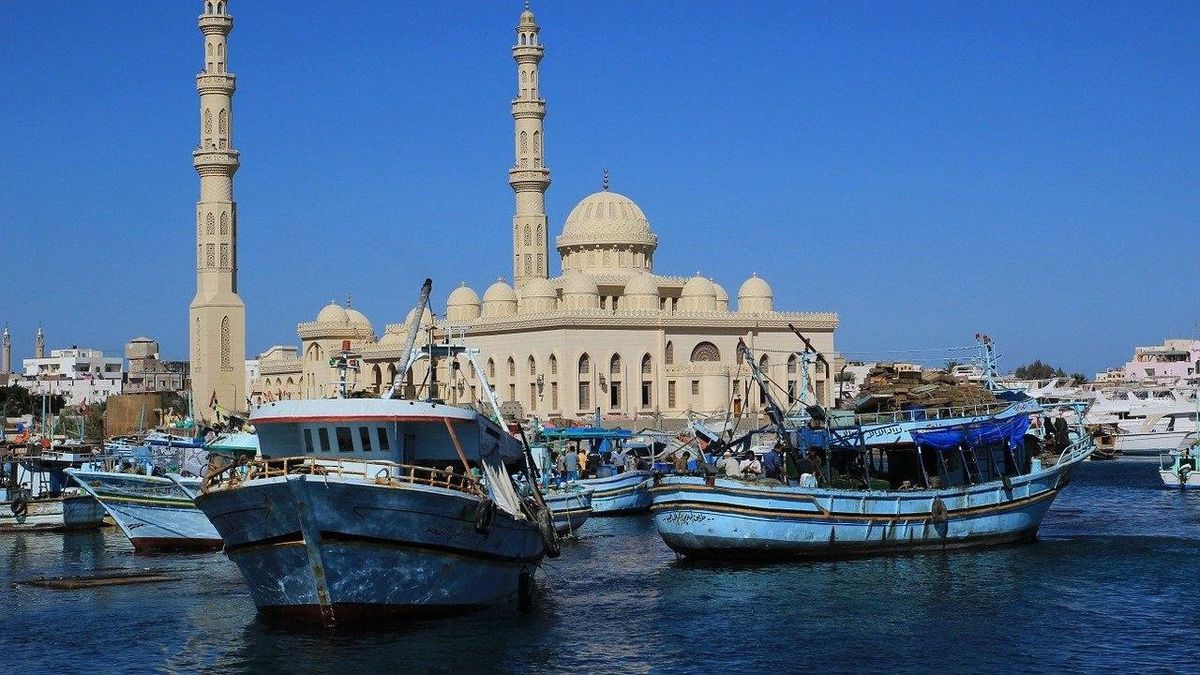 Luxusban él egy brit pár Egyiptomban, még sincs pénzük