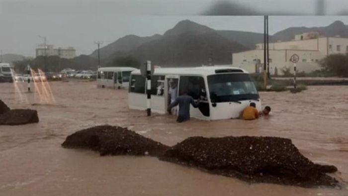 Szokatlan özönvíz: már 18 halálos áldozata van a heves esőzéseknek Ománban - videó