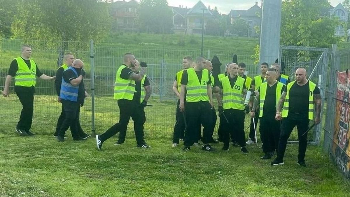 Viperák, fejbe rúgás, vér - itt van a teljes videó a döbbenetes kazincbarcikai focibotrányról