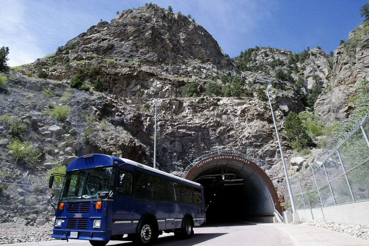 Titkos épületek, titkosépületek, tíz titkos hely a világban, Cheyenne Mountain Complex, Colorado Springs, USA