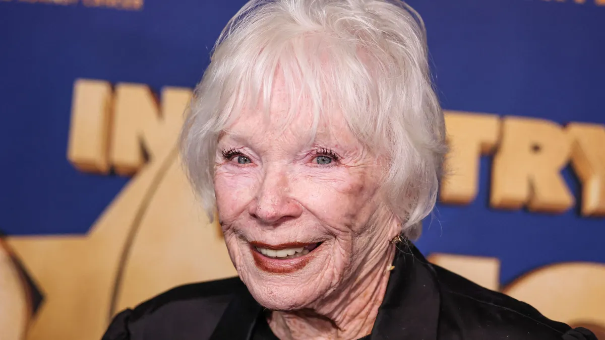 90 éves lett Shirley MacLaine, mutatjuk róla a legfrissebb képet - fotó