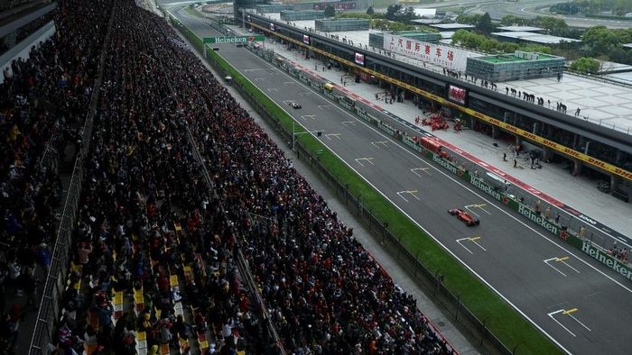 A pálya felgyulladása miatt szakadt félbe az F1 Kínai Nagydíj szabadedzése