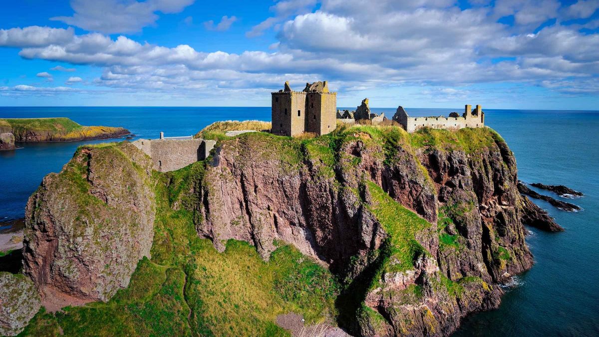Skócia középkori erődítménye a Dunnottar vára