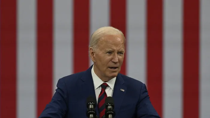 Joe Biden mindent felolvas, újra nagyon kínos helyzetbe került - videó