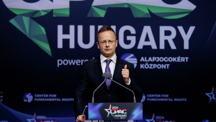 Szijjártó Péter: Magyarország konzervatív és patrióta sziget egy szélsőségesen liberális tengerben