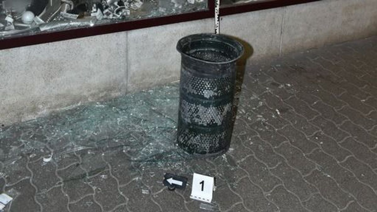 Több százezres órákat lopott el egy férfi Kecskeméten