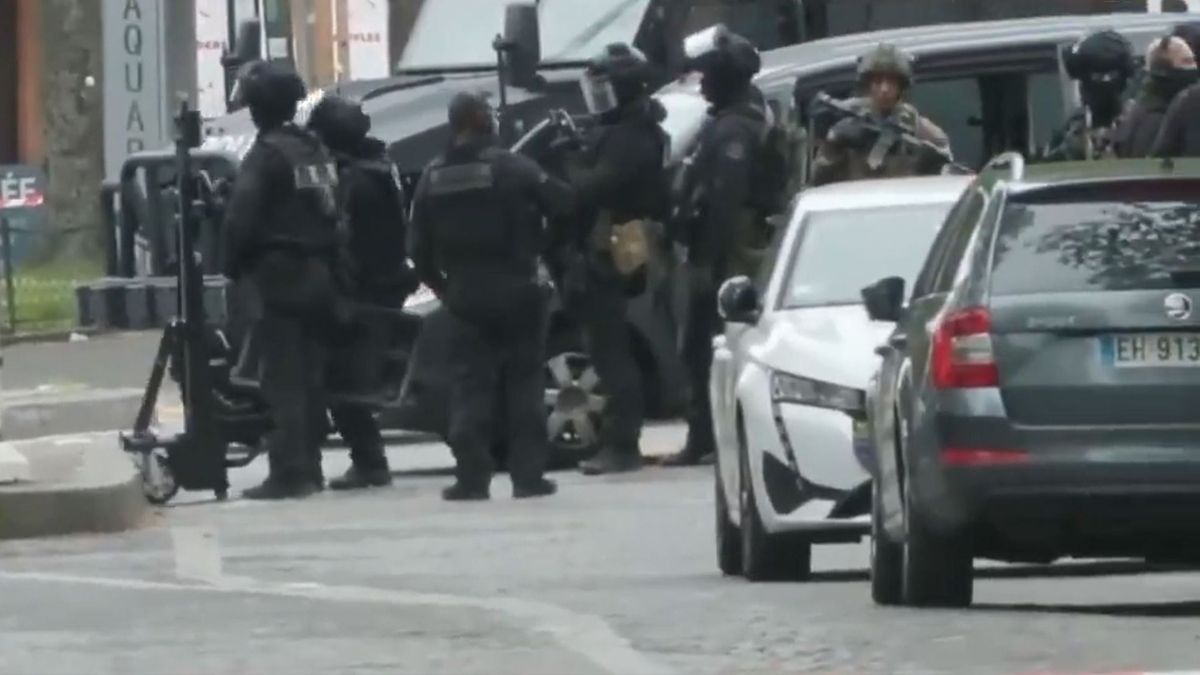A párizsi iráni konzulátuson fenyegetett robbantással egy férfi – videó – ORIGO