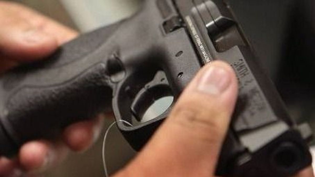 Fegyverrel lövöldözött és fenyegetőzött egy férfi Ácson
