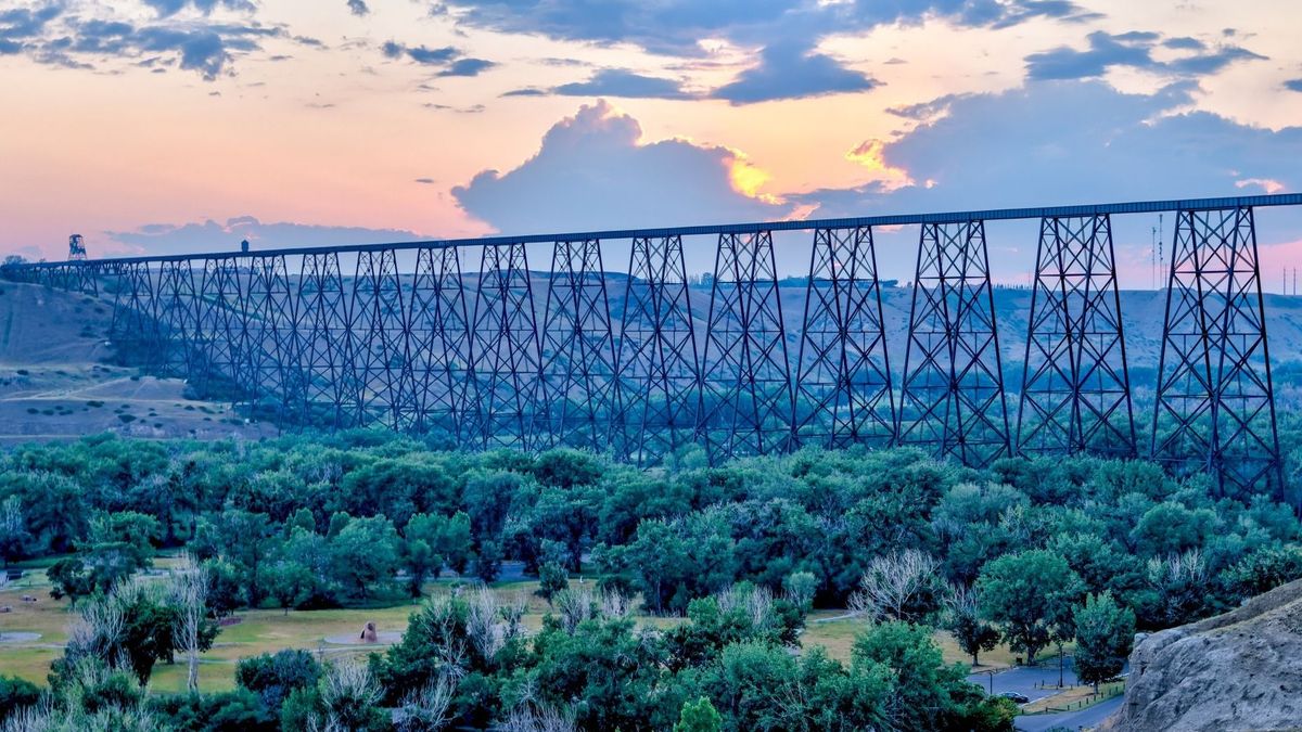Látványos képek a 95 méter magas, több mint 100 éves, különleges acélszerkezetű kanadai viaduktról