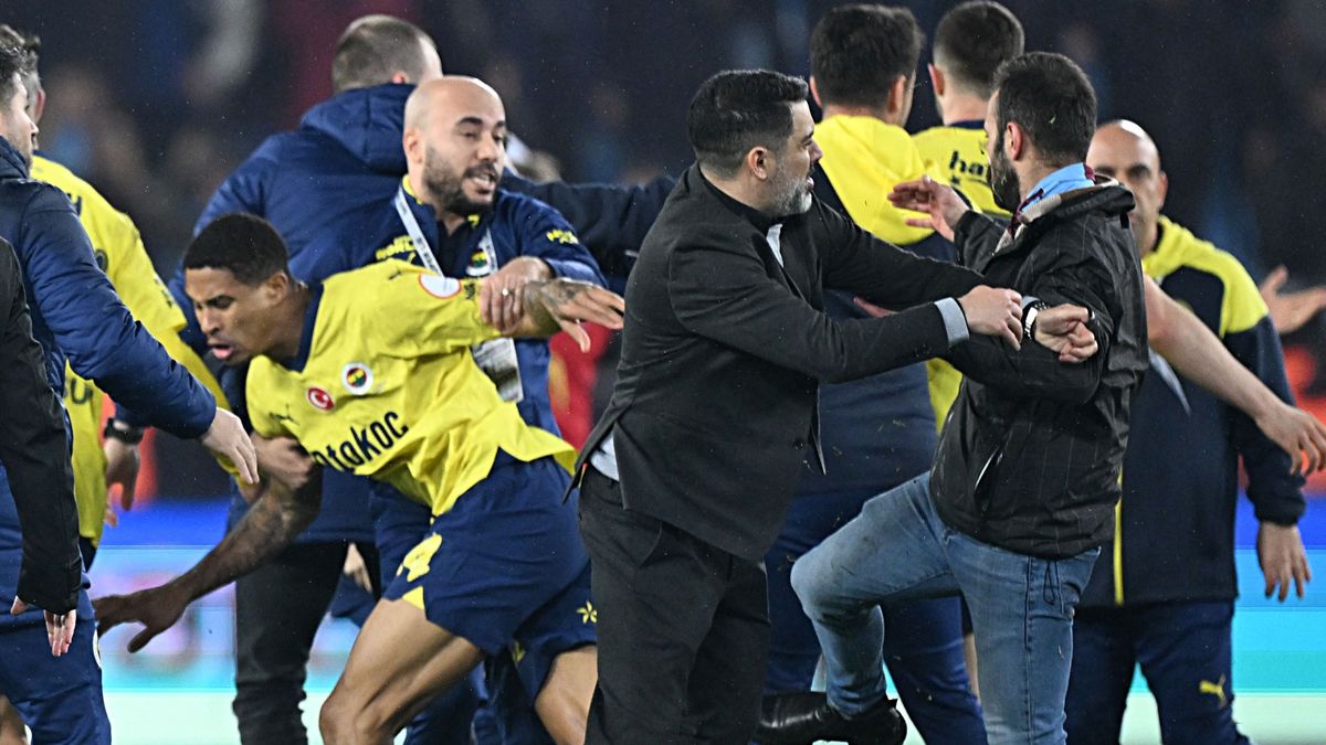 Eldőlt, kilép-e a török élvonalból a Fenerbahce