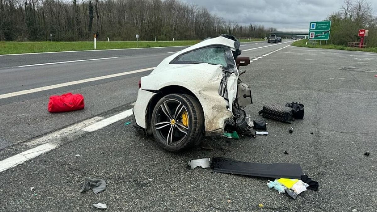 Brutális autóbalesetben meghalt egy disk-jockey és utasa Olaszországban, a Ferrari kettészakadt, majd kigyulladt