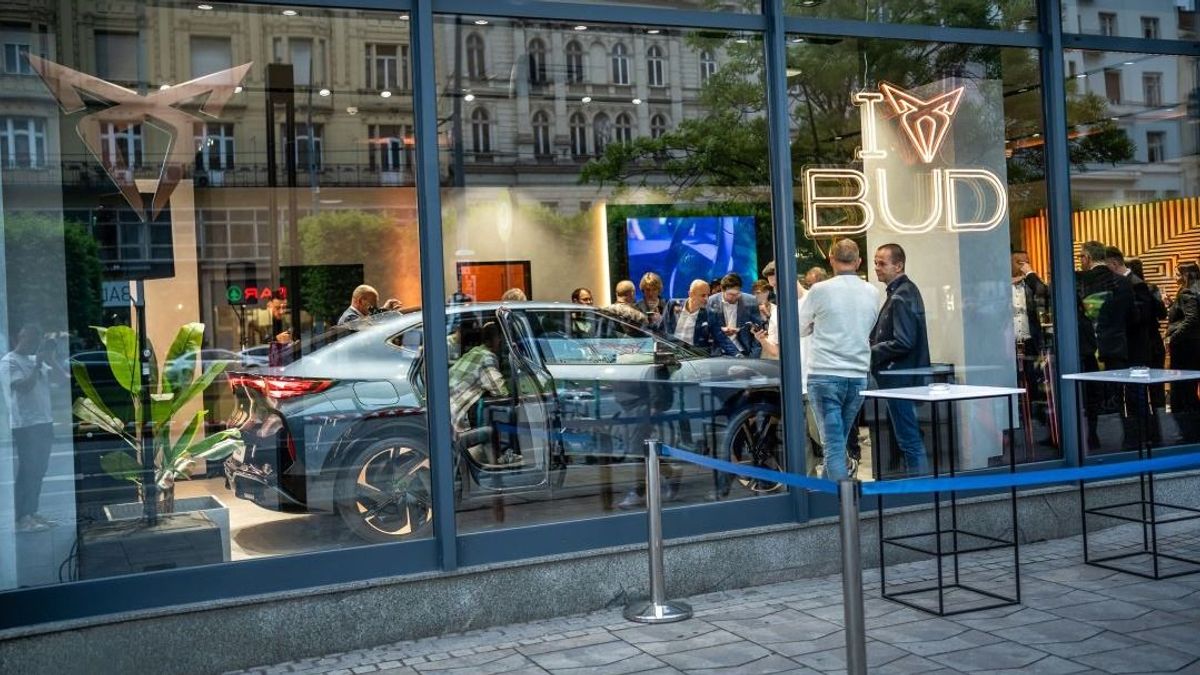 Budapesten nyílt meg a régió első Cupra Garage in the City bemutatóterme