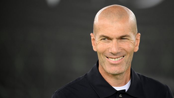 Szenzáció: Zidane nyártól sztárcsapat edzője lesz