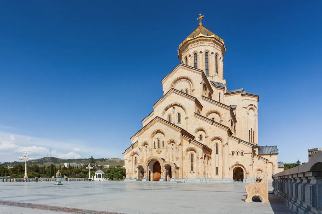 Közel 10 évig épült a világ egyik legnagyobb vallási épülete, Szentháromság-székesegyház, Szentháromságszékesegyház, Tbiliszi, Georgia