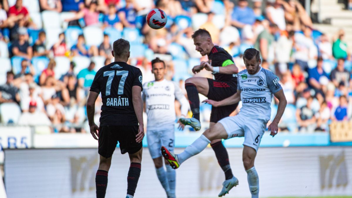 Tömegverekedés és nagy meglepetés a Debrecen-MTK meccsen