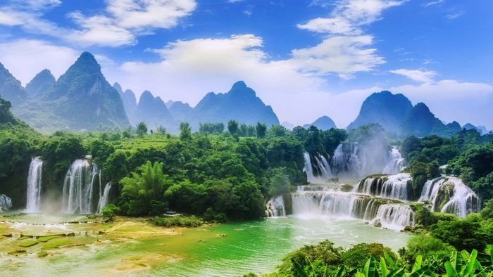 A negyedik legnagyobb vízesés a világon paradicsomi helyszín, Kína és Vietnám határán található
