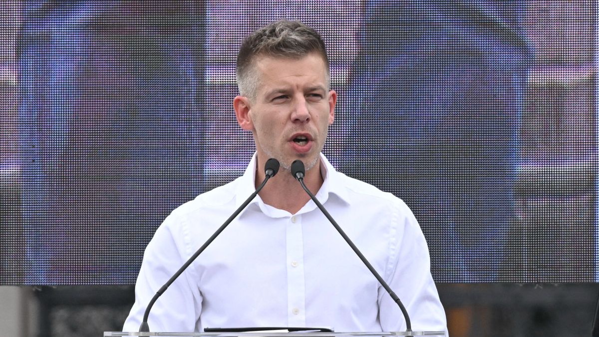 Amennyiben Magyar Péter egy kesztyűbáb, akkor ki mozgatja?