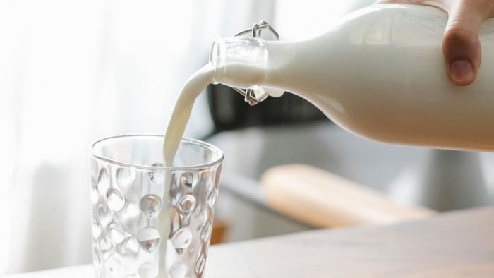 Mutatjuk hogyan tárolja a tejet, hogy tovább elálljon