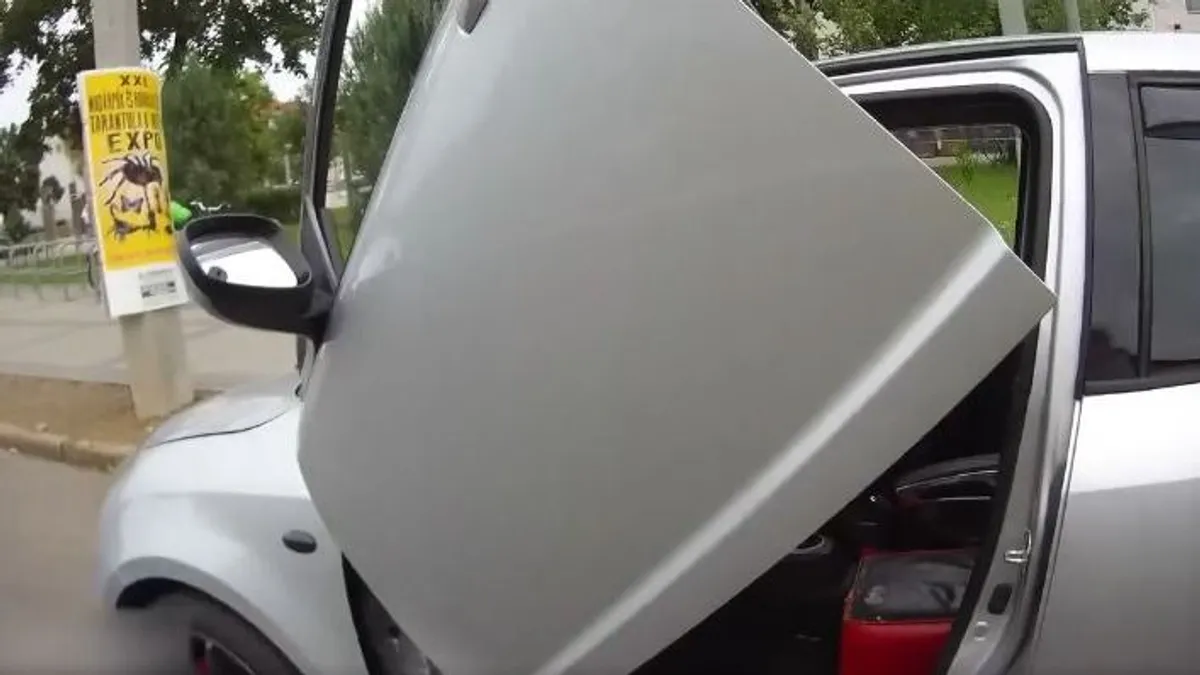 Lambo-ajtós Suzukit állítottak meg a rendőrök, de az igazi meglepetés bent várta őket - videó