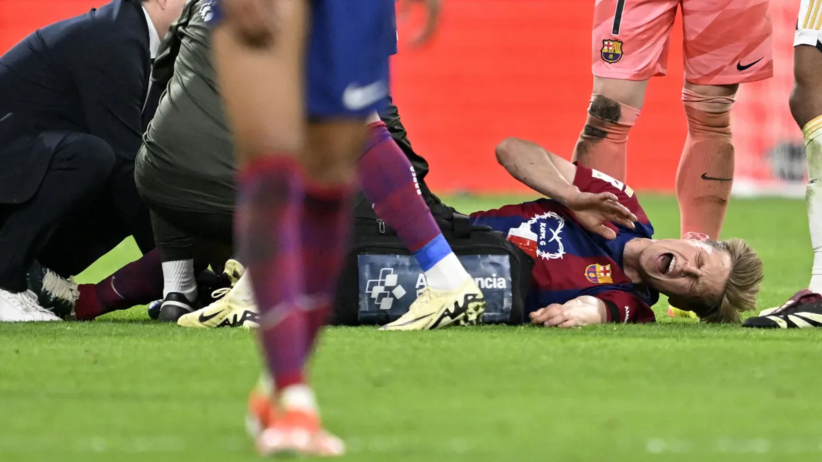 Csak erős idegzetűeknek: rettenetesen nézett ki a Barca holland sztárjának sérülése - kép