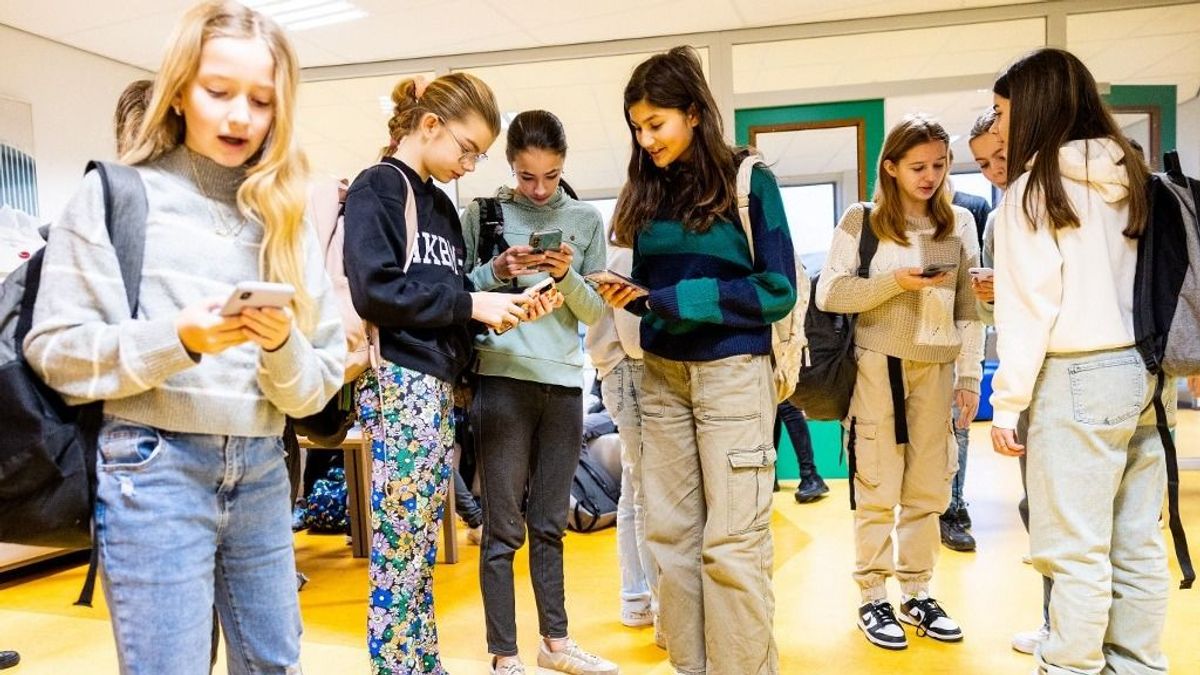 A britek eltiltanák a gyerekeket az okostelefonoktól