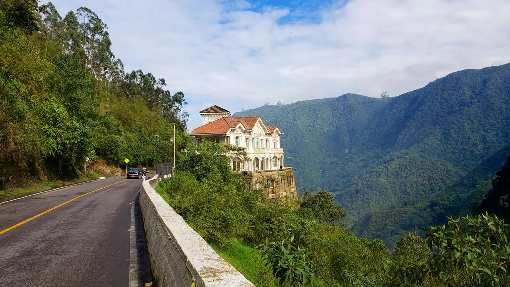 A Tequendama-vízesés és a szellemhotel
