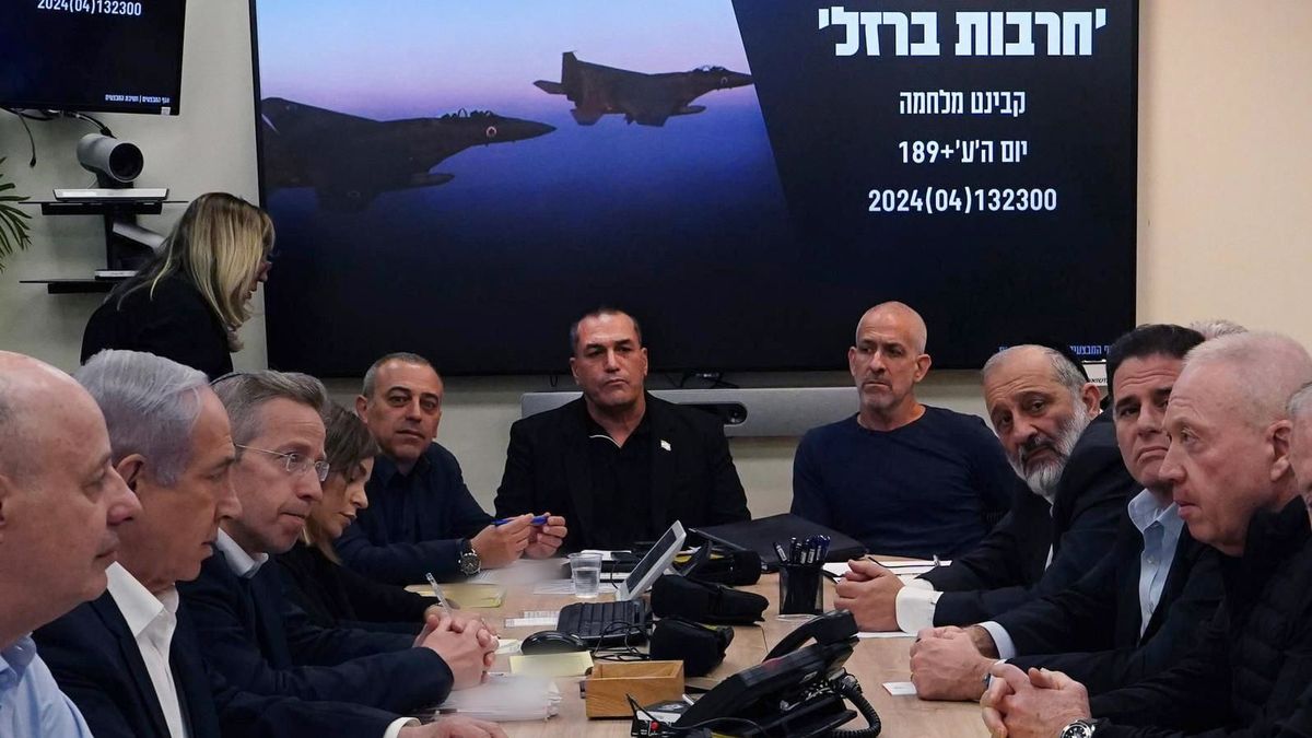 Izraeli védelmi miniszter: Irán nukleáris robbanóanyagokkal fenyegetőzik