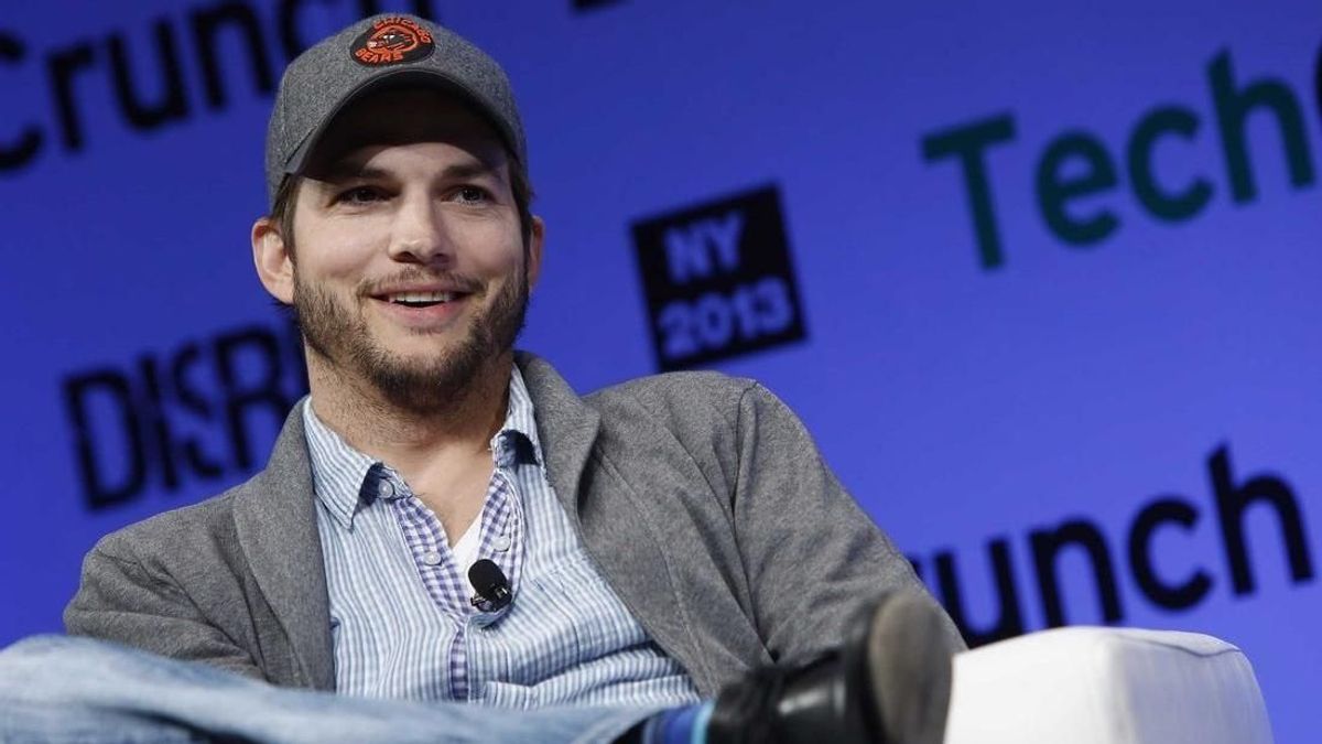 Ashton Kutcher meglepő dolgot árult el a szüzessége elvesztéséről