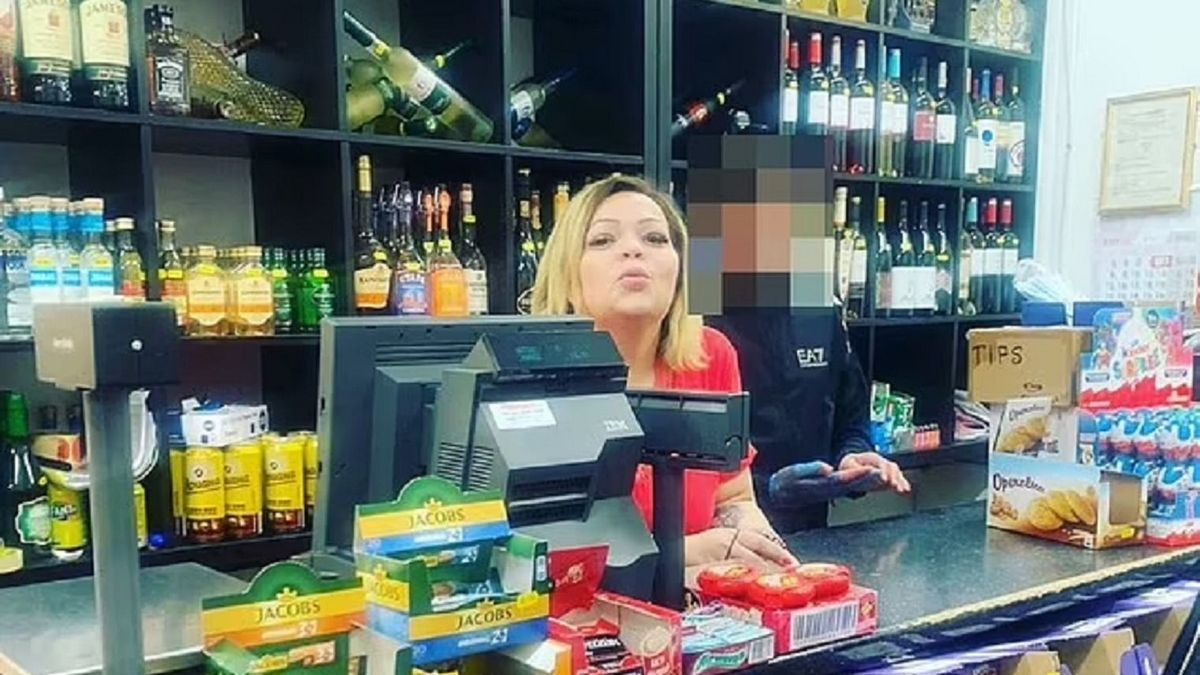 Az egész lakást pénz borítja: így éltek a milliomos adócsalók Angliában